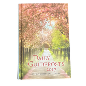 ♥️2017 Daily Guideposts 2017 Devotional Book
